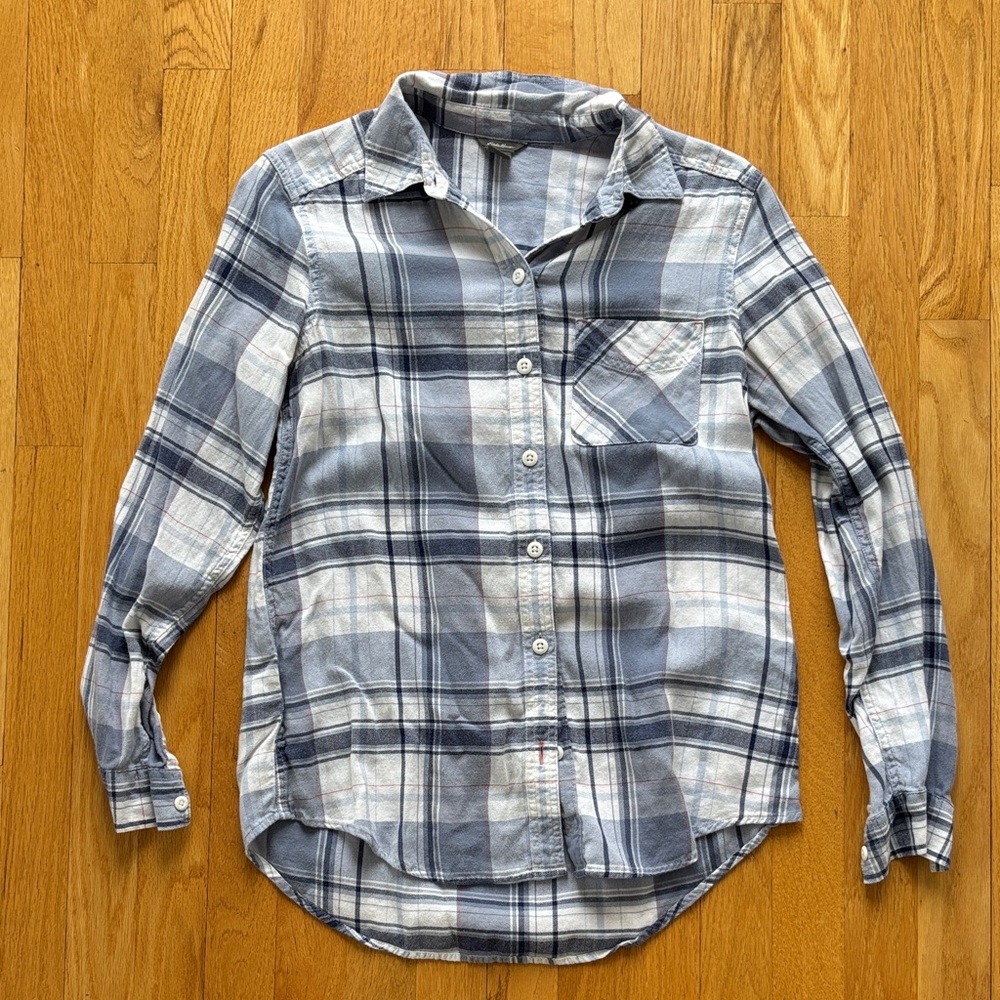 Lightweight Women’s Eddie Bauer Button-up